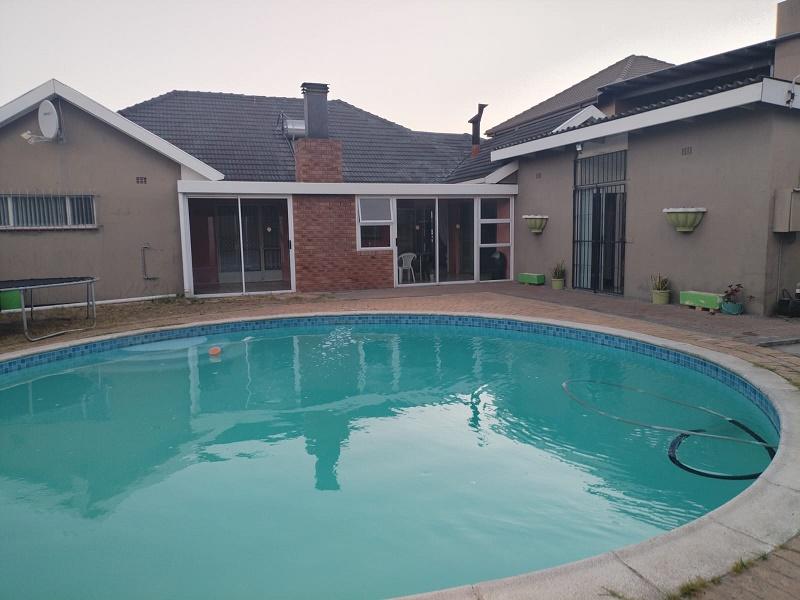 3 Bedroom Property for Sale in Chrismar Western Cape